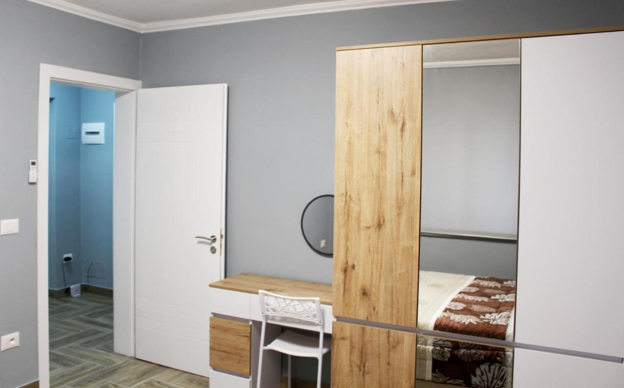 Apartamenti 2v1- Blloku BKT Tirana Esterno foto